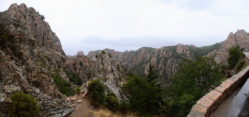 Calanches, verregnetes Panorama.JPG
